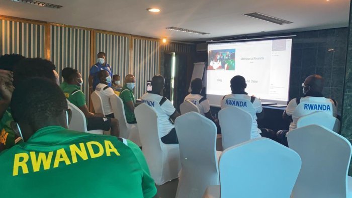 Amavubi ari muri Cameroon yagejejweho ubutumwa bwa Perezida Kagame