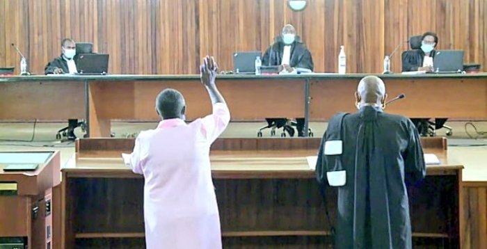 Angelina umugore rukumbi ureganwa na Rusesabagina yamanitse akaboko asaba imbabazi Perezida n’Abanyarwanda