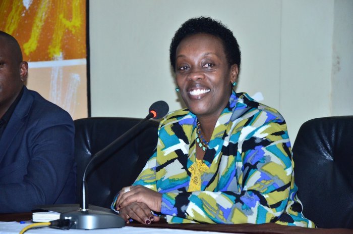 ‘Uzanyura panya azafatwa nk’ ugiye kuzana Ebola mu Rwanda ahanwe bikomeye’ Minisitiri Gashumba