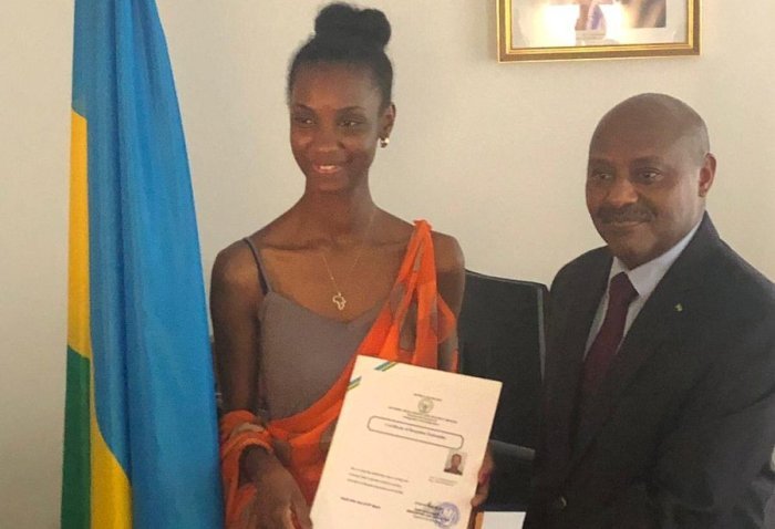 Umunya Mali wemerewe na Perezida Kagame kuba umunyarwandakazi arabyinira ku rukoma