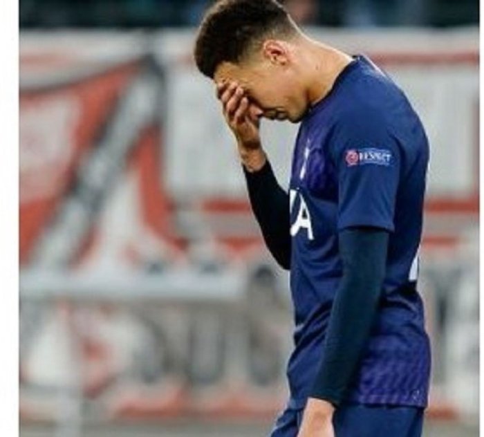 Umukinnyi Dele Alli wa Tottenham yatewe n’ibisambo bimufatiraho icyuma biranamusahura