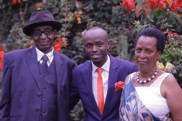 Umuhanzi Patient Bizimana ari mu byishimo bikomeye yatewe n’ababyeyi be