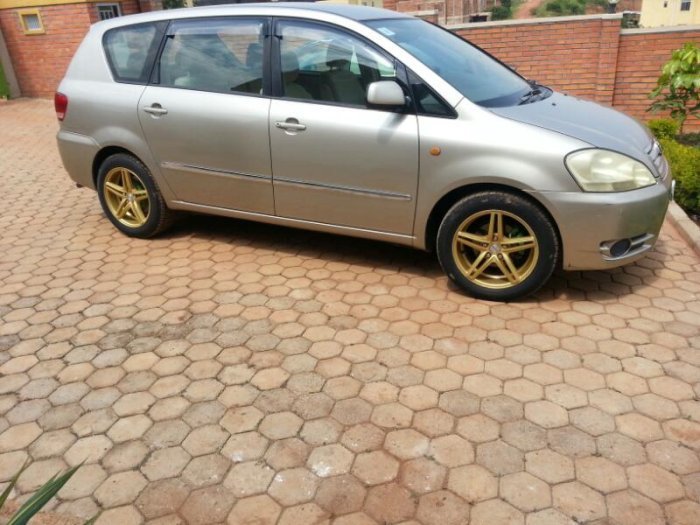  TOYOTA IPSUM igurishwa kuri 6,000,000RWF