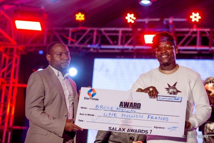 Abahanzi batsindiye ibihembo muri Salax Awards 2019 bati ‘twarambuwe’, AHUPA iti ‘Ntitubanye neza’