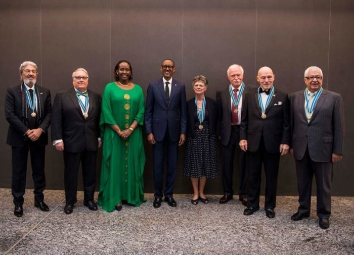 AMAFOTO:Perezida Kagame yambitse impeta y’igihango inshuti 9 z’u Rwanda