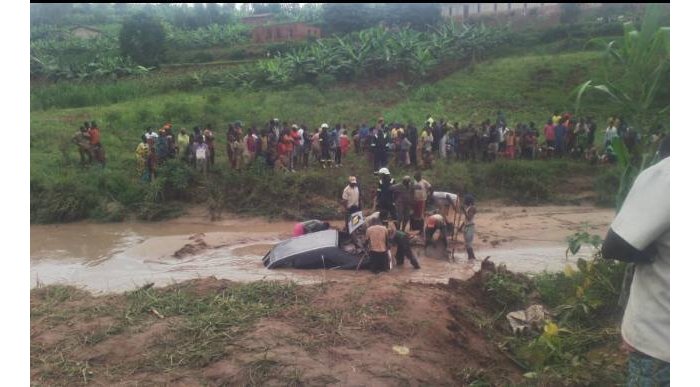 Ruhango&nbsp;: Habaye impanuka ikomeye y’imodoka yaguye mu mugezi abari bayirimo bose barapfa