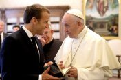 Papa Francis yakiriye Perezida Emmanuel Macron baganira ku kibazo cy’abimukira