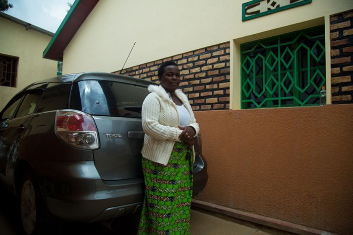 Inzira y’ubukire bwa Mukasakindi winjiza 4.200.000 Frw ku kwezi yari umukozi wo mu rugo