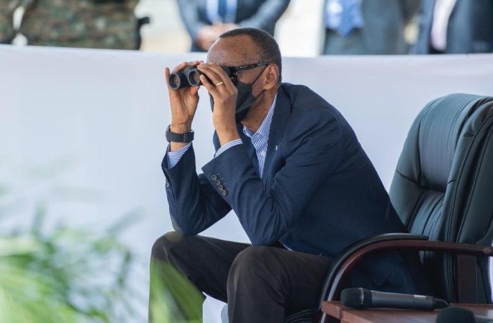 AMAFOTO&nbsp;: Perezida Kagame muri Mozambique yakurikiranye akarasisi k’ingabo zirwanira mu mazi