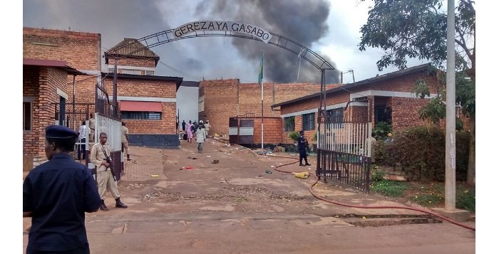 Muri gereza ya Kimironko hari imyigaragambyo ikaze, amabuye aravuza ubuhuha