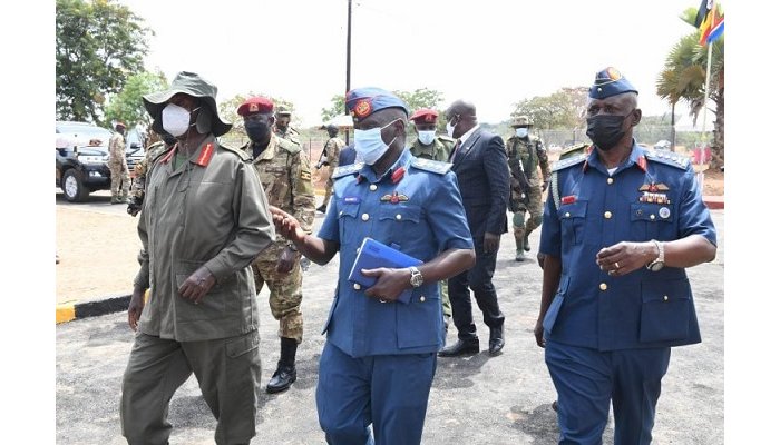 Byagenze  gute ngo Museveni yirukane Umugaba w’Ingabo zirwanira mu kirere  