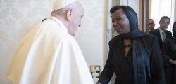 Papa Francis yaganiriye na Louise Mushikiwabo 