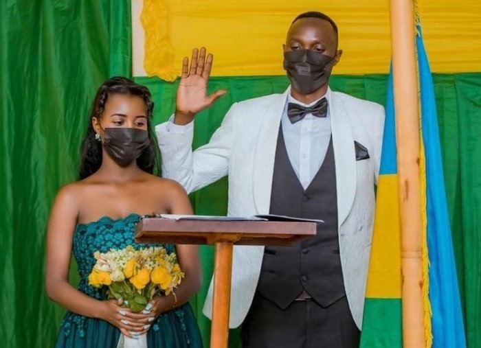 Umuhanzi Fireman yasezeranye n’umukunzi we yambitse impeta umwaka ushize