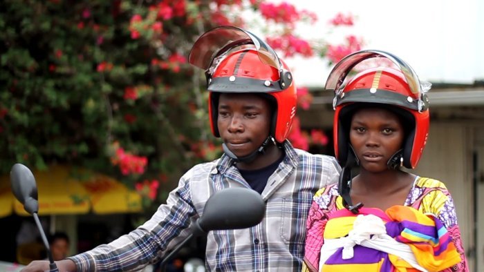Bunani warohoye umwana yashyikirijwe moto n’umugore we ahabwa amafaranga menshi - VIDEO