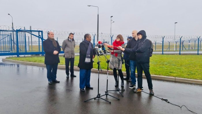 Pologne yahaye u Rwanda inkingo ibihumbi 300 zashyikirjwe Amb. Shyaka