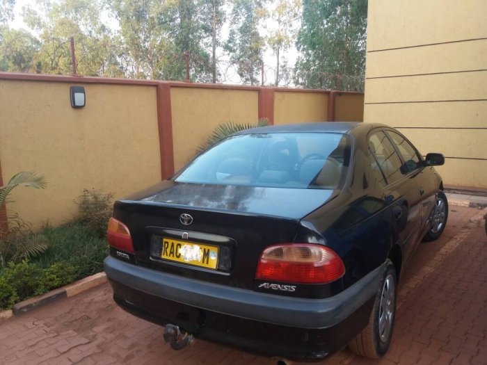 Imodoka nziza igurishwa kuri 5,000,000RWF