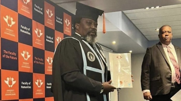 Kabila wayoboye RDCongo ugiye kurangiza Kaminuza yamuritse igitabo cya ‘memoire’ gihishura politiki iriho