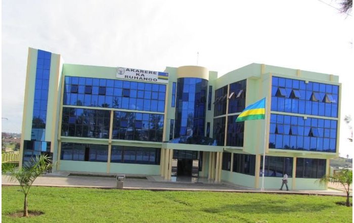 Ruhango&nbsp;: Abakozi b’Akarere baraye mu biro bakora akazi burinda bucya