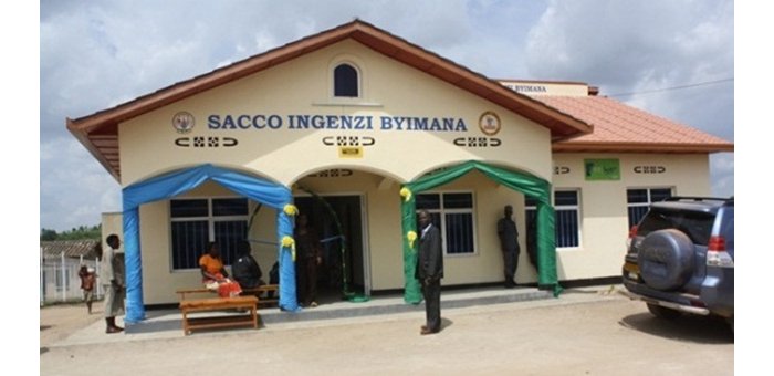 Ruhango&nbsp;: Polisi yarasiye muri SACCO umusore wari ufite umupanga abandi bariruka baracika