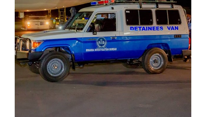 RIB  yataye  muri yombi Abarimu babiri ba Kaminuza  bashinjwa  kwakira  ruswa  y’arenga  Miliyoni 1Frw  bahawe n’abanyeshuri 