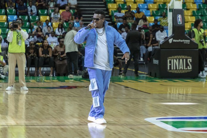 Umuhanzi Bruce Melodie yinjiye mu mikoranire n’ikipe ya Basketball