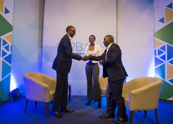 Ibyihariye kuri Barore Cléophas umaze imyaka 25 mu itangazamakuru abihuza no kuba Pasiteri