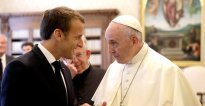 Papa Francis yakiriye Perezida Emmanuel Macron baganira ku kibazo cy’abimukira