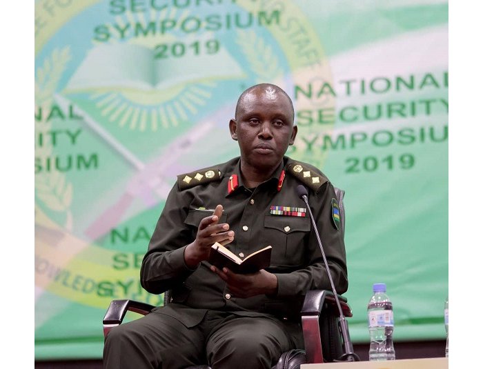 Perezida Kagame yazamuye mu ntera Umusirikare mukuru wa RDF  amuha Ipeti rya  Brigadier General