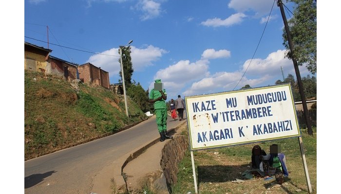 AGASHYA i Kigali : Umugore yahakanye ko yibye telefone bayihamagaye isonera mu kenda k’imbere yambaye