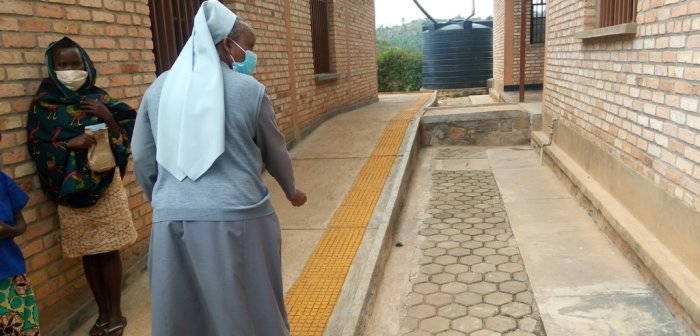 Ahatangirwa serivise bakwiye kugera ikirenge mu cy’abamaze gukora inzira yihariye y’abatabona 