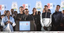 Perezida Paul Kagame yashimwe n’imbaga y’abantu biganjemo abakomeye 