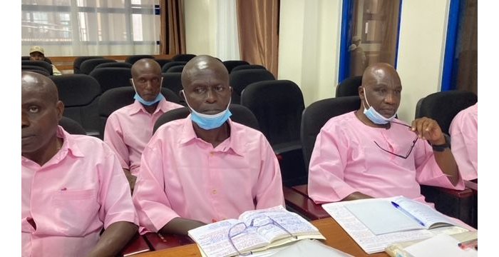 Uwari Umusirikare mukuru  muri FDLR yahishuye  ko arimo umwenda w’inkoni 100  mu rubanza rurimo uwarindaga Habyarimana