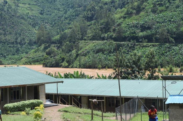 Muhanga&nbsp;: Ikigo cy’amashuri cyubatse mu manegeka hejuru ya Nyabarongo giteye inkeke