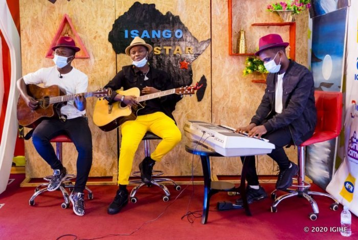 Mu mafoto&nbsp;: Chris Hat yasusurukije umuhango wo gutanga ibihembo bya ‘Isango na Muzika’