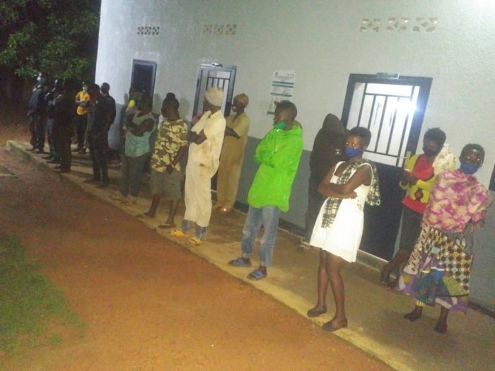 Amajyepfo&nbsp;: Abantu 81 bafatiwe mu tubari banywa inzoga banarengeje amasaha