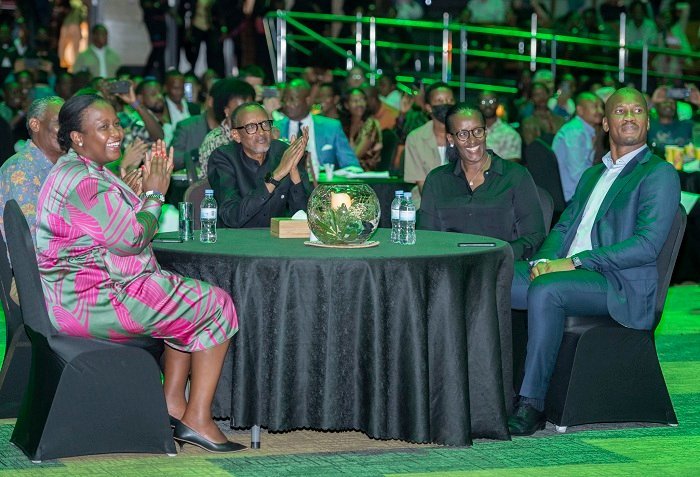 Perezida Kagame na Madamu bitabiriye igitaramo cyiswe ‘Kwita Izina Gala Night’