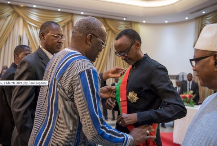 Perezida Kagame yambitswe umudari w’ ubudashyikirwa na Burkina Faso [AMAFOTO]