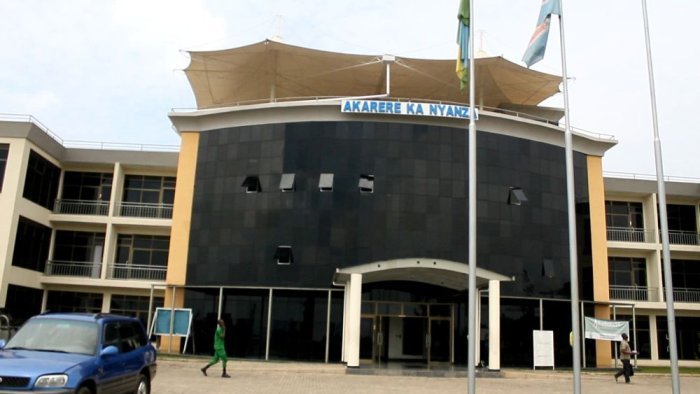 Nyanza&nbsp;: Umukobwa w’ imyaka 18 akurikiranyweho kwica se amukubise umuhini mu mutwe