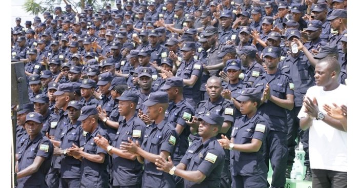 Abapolisi 90 barimo ba ofisiye birukanywe, 18 barasezererwa naho 2294 bazamurwa mu ntera