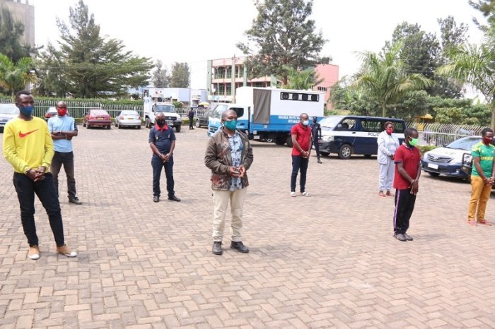 VIDEO&nbsp;: Batanu bafashwe barenze ku mabwiriza yo kurwanya COVID-19 barimo n’uwatinye kurara muri Sitade