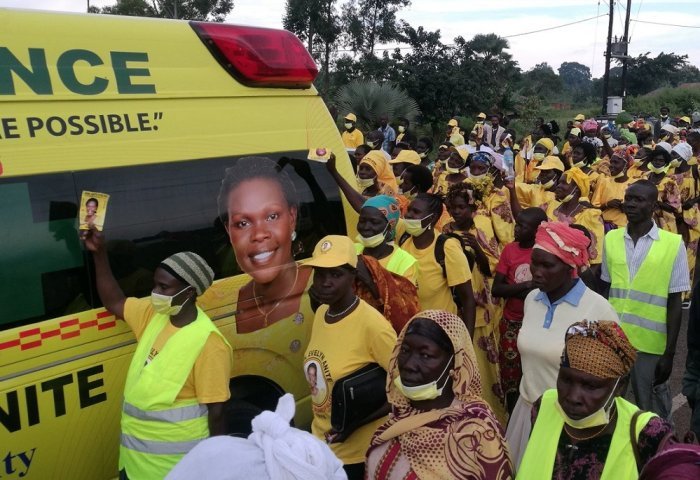 Uganda : Minisitiri watanze impano ya Ambulance yayisubije kuko yatsinzwe amatora