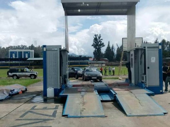 Yashatse guha ruswa umupolisi ngo yandike ko nta kosa imodoka ye ifite