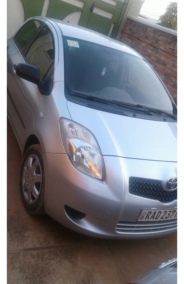 Imodoka nziza ya Toyota YARIS igurishwa ku 7.5 milion