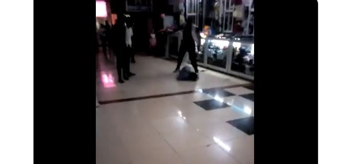 Kigali&nbsp;: RIB yataye  muri yombi  umu-‘Bouncer’ wagaragaye mu mashusho ahondagura umukobwa 