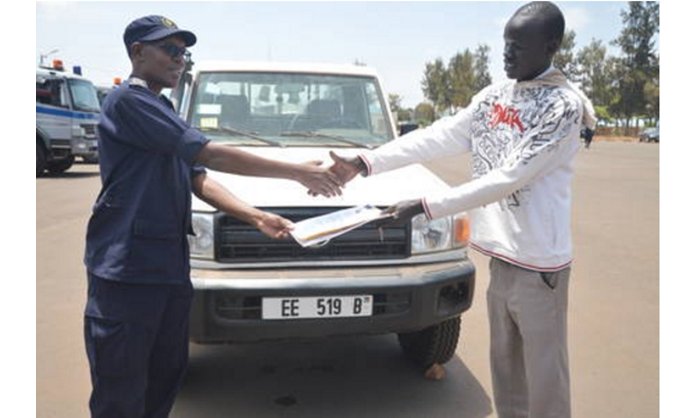 Polisi y’u Rwanda yasubije umunya Sudani y’Epfo imodoka ye yari yibwe