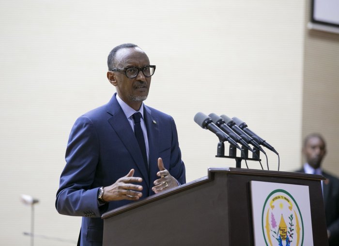 Perezida Kagame yabwiye abarwanya u Rwanda ko bari gukinisha umuriro 