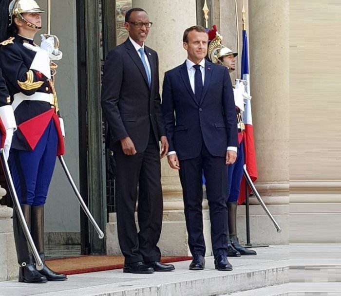 Perezida Kagame yageze mu Bufaransa yakirwa na Macron muri Élysée