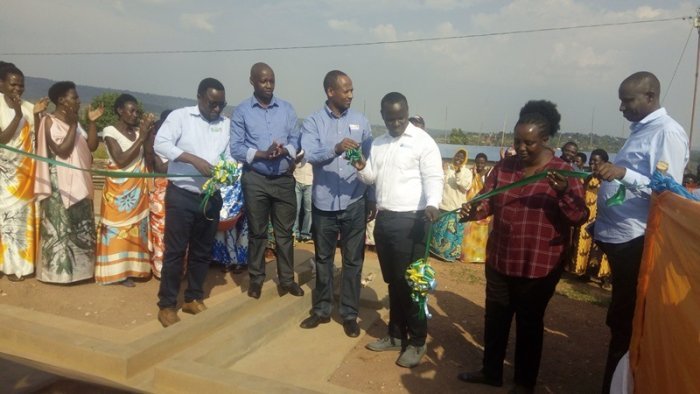 Abanyarwanda bamaze kwegerezwa amazi meza ni 63%, hari ikizere cyo kugera ku 100% mu myaka 5 