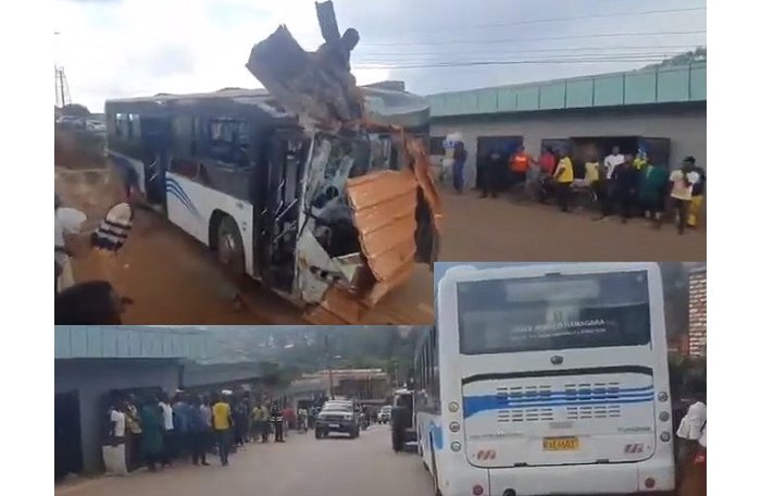 Kigali&nbsp;: Imodoka itwara abagenzi yakoze Impanuka abantu barakomereka isenya n’inzu 