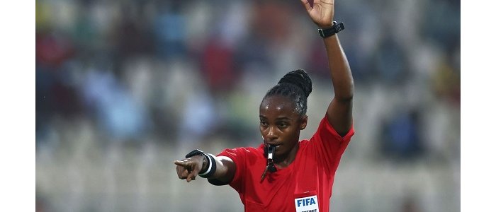 Mukansanga yongeye kwandika amateka muri ruhago..,Ari mu bagore bazasifura  igikombe cy’Isi cy’abagabo 